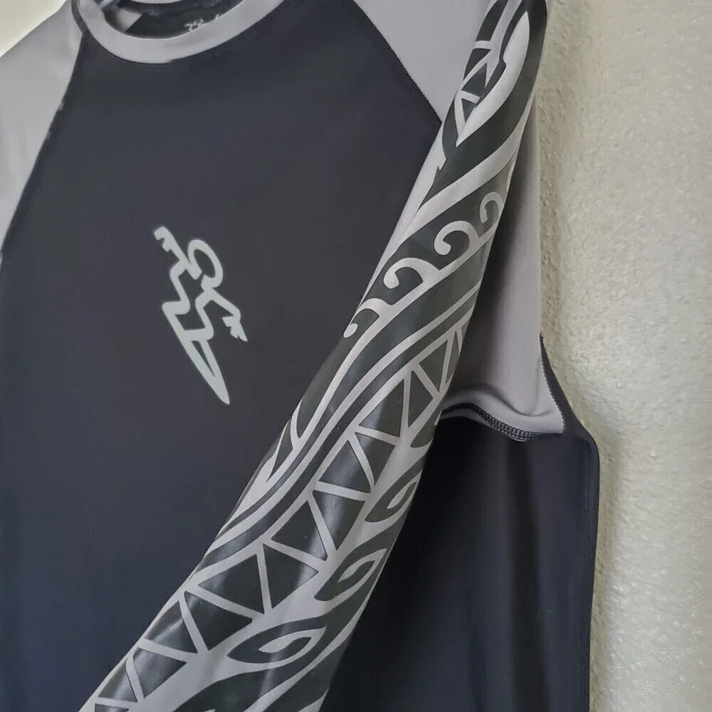 Da Hui Rash Guard Long Sleeve Shirt Men’s Sz M Medium Black Gray Polyester Spndx